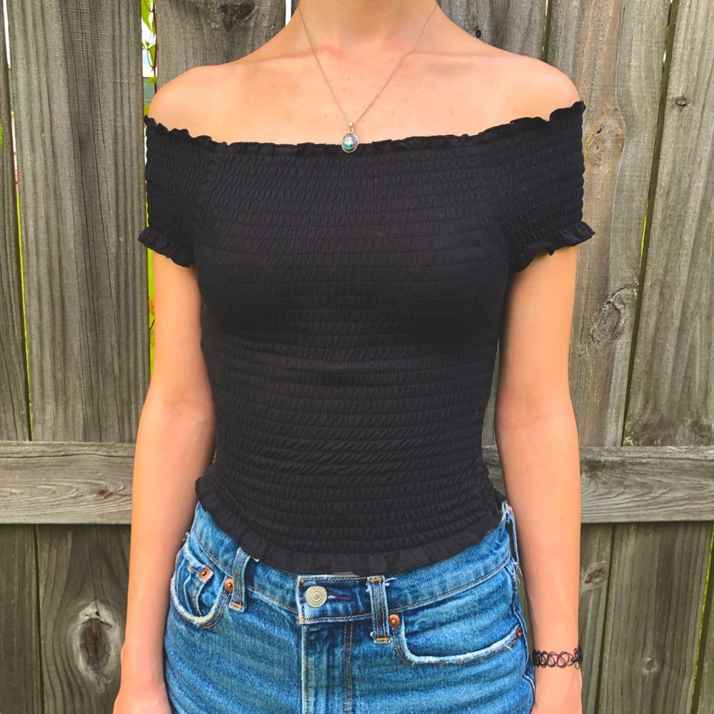 Off The Shoulder Ruched Crop Top
✿off the shoulder